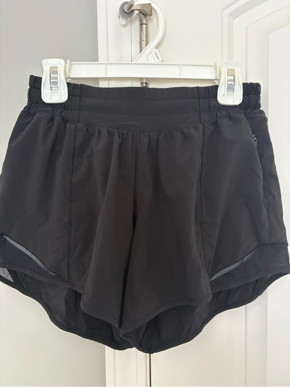 Lululemon Hotty Hot Shorts | Size 4 | Low Rise 4” Inseam